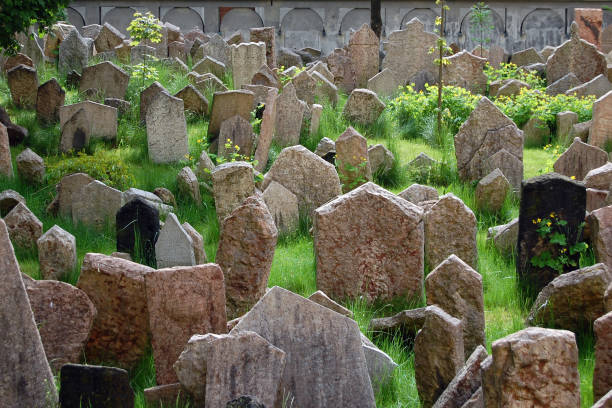 istock Old Jewish Cemetery, Prague 669764902
