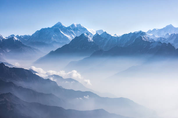 에베레스트 산의 일광 보기입니다. - mountain mountain range aerial view himalayas 뉴스 사진 이미지