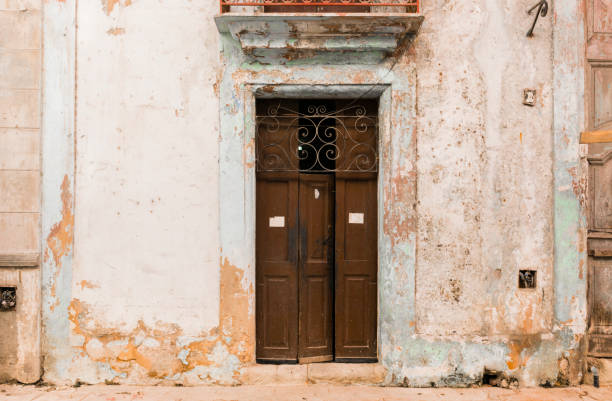 istock Old Havana Cuba Architecture Exterior Wall Detail 669836658