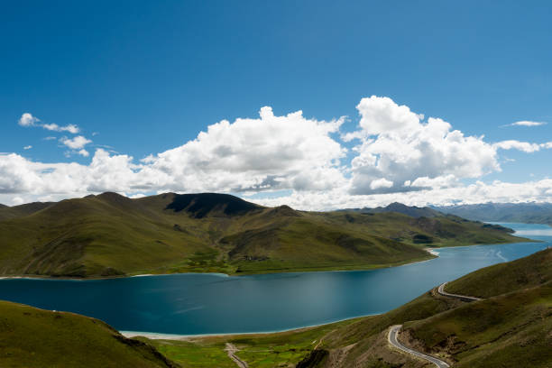 istock Mountain Lake Yamdrok Himalayas Tibet 669850154