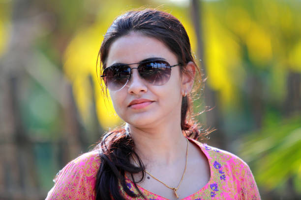 istock Young woman wearing sunglasses 669863206