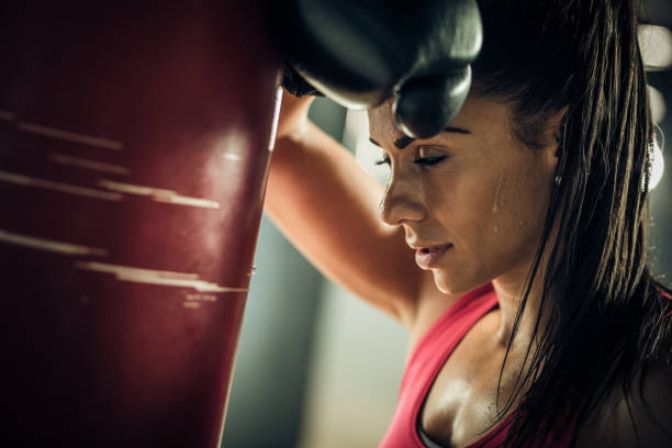 euh, je suis tellement épuisé ! - boxing womens photos et images de collection