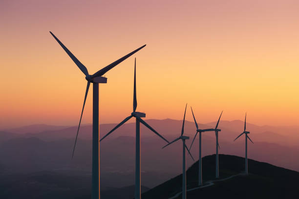 風力発電と再生可能エネルギー - 風力発電機 ストックフォトと画像