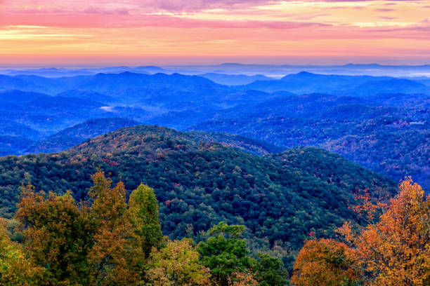 istock Sunrise along the Blue Ridge Parkway 669967360