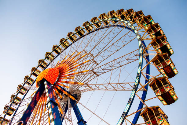 oktoberfest  - amusement park ride - fotografias e filmes do acervo