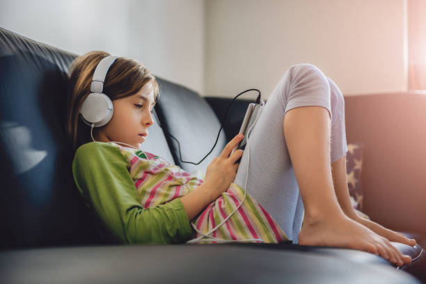 istock Girl using tablet and listening music 670001490