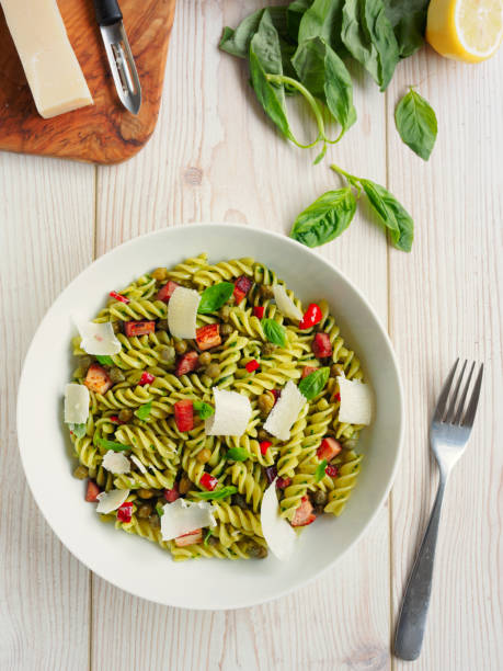 healthy pasta salad - pasta directly above fusilli food imagens e fotografias de stock