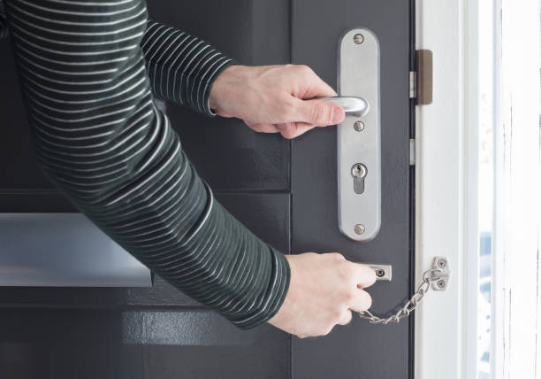 istock Door chain on a grey door 670041166