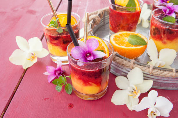 bebida colorida com laranja - flower drink - fotografias e filmes do acervo