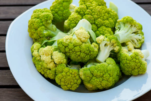 Broccoli Broccoli on wooden background comida italiana stock pictures, royalty-free photos & images