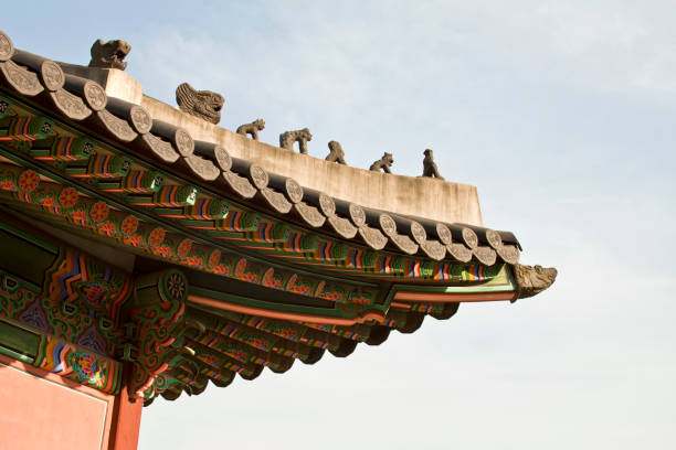 istock Seoul, Korean traditional architecture, sky, asian roof 670111922