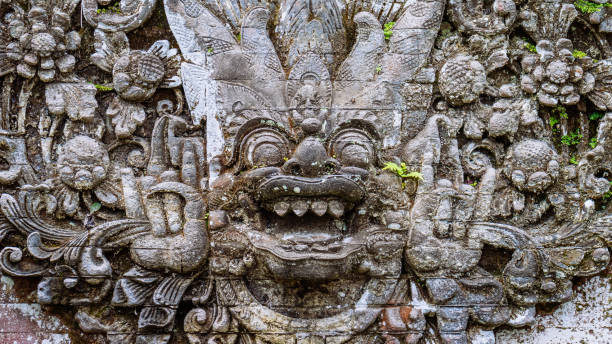 伝統的なバリの石彫刻芸術とバリ、インドネシアでの文化 - bali balinese culture art carving ストックフォトと画像