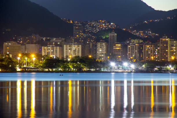 istock Sunset at Rodrigo de Freitas Lagoon 670151244