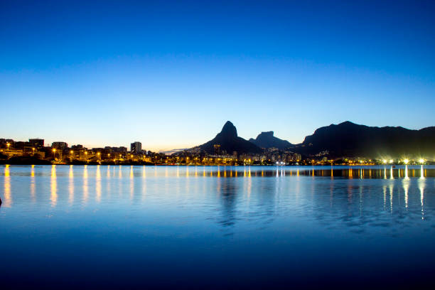 istock Sunset at Rodrigo de Freitas Lagoon 670151632