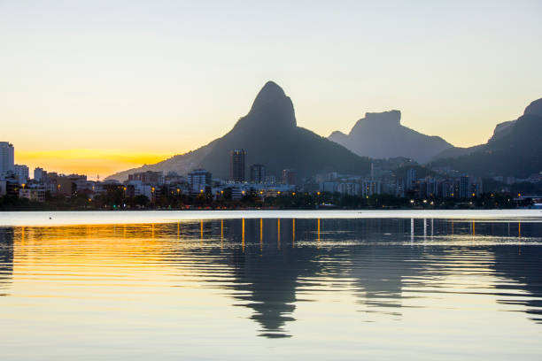 istock Sunset at Rodrigo de Freitas Lagoon 670154466