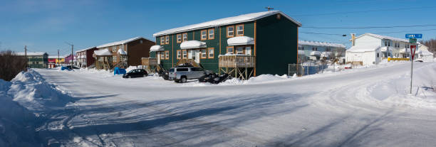 arctic housing in inuvik, canada - inuvik imagens e fotografias de stock