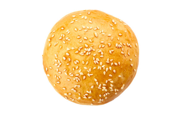 hausgemachte burger brötchen auf weiß - sesame seed white isolated on white stock-fotos und bilder