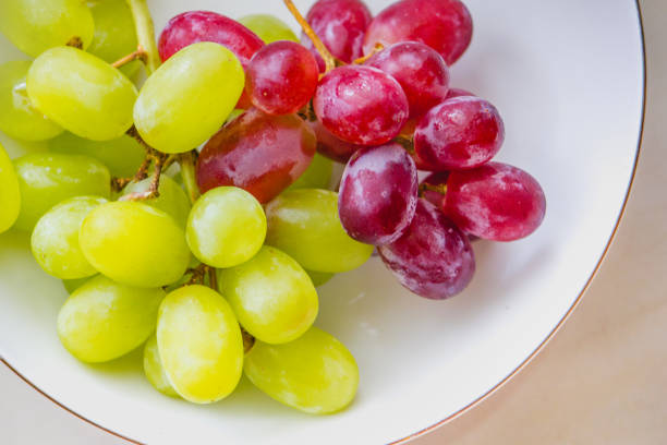 uve per dessert - red grape grape fruit sweet food foto e immagini stock