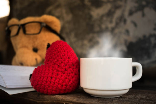 Bears like to drink coffee to read books.