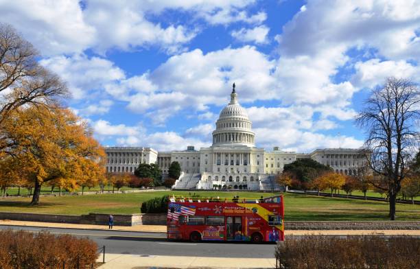 capitol hill. us-senat. - washington dc autumn capitol building usa stock-fotos und bilder