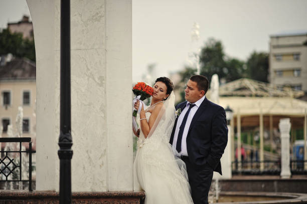istock Just married couple background fountain 670367778