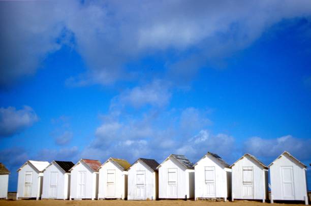 vestiaire sur la plage de la mer du nord - denmark beach beach house house photos et images de collection