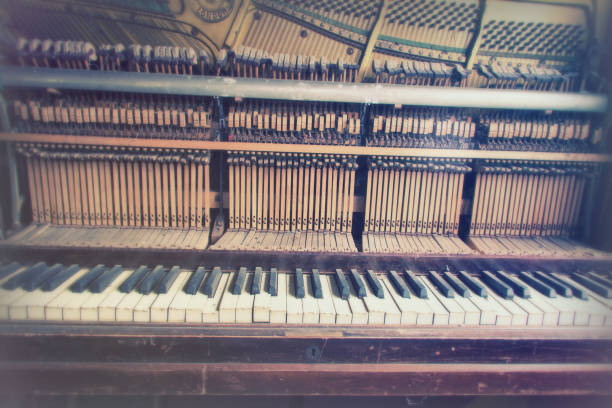 istock Keys from an old broken damaged piano 670421952