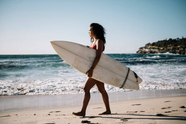 istock Girl with the surfboard 670422602