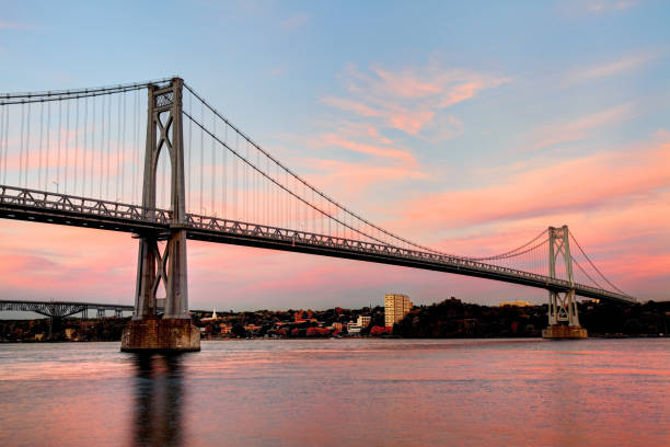 istock Mid-Hudson Bridge across the Hudson river in Poughkeepsie 670424830