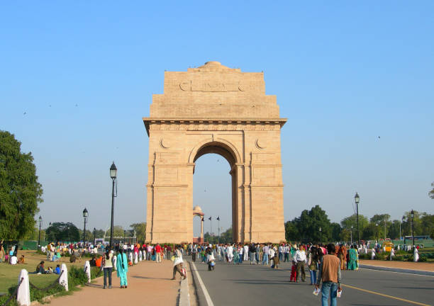 new delhi, india - 27 novembre 2010 l'arco della porta dell'india - new delhi delhi india marble foto e immagini stock