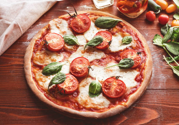 istock Traditional margarita pizza 670471004
