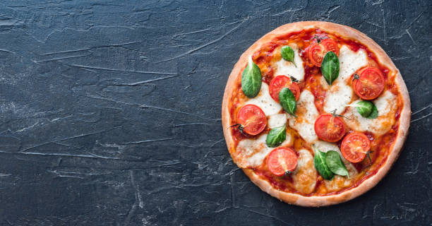 istock Traditional margarita pizza 670471070
