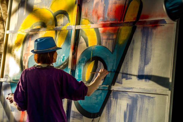istock Graffiti Artist Woman 670502020