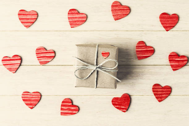 istock Gift box and red hearts on Valentines day 670510868