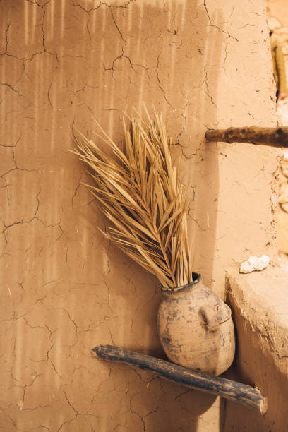 istock Vase with dry palm leaves 670526270