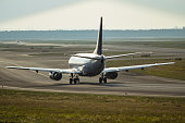 flugzeug-auf-der-startbahn.jpg?b=1&s=170x170&k=20&c=uWoYw5BEbMF71Ww8YRFqW2rZeiDZlhPNmE37xrFjXOs=