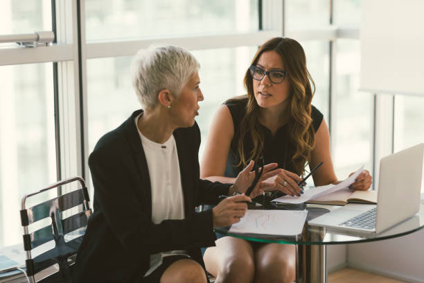 istock Businesswomen working in the office 670531426