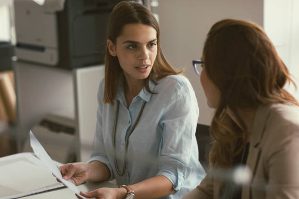 istock Businesswomen working in the office 670531592