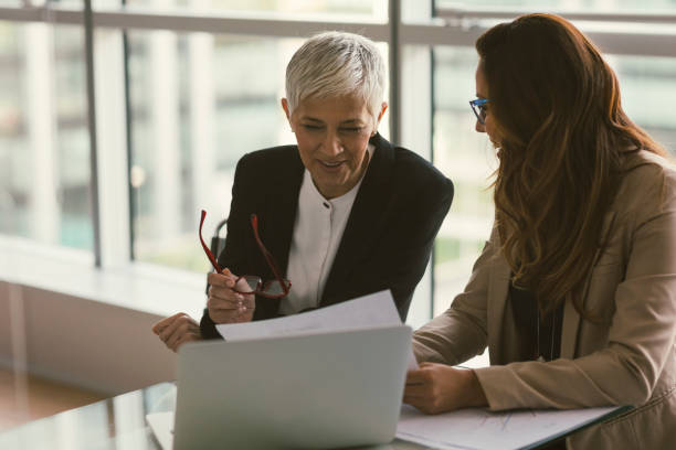 istock Businesswomen working in the office 670531800