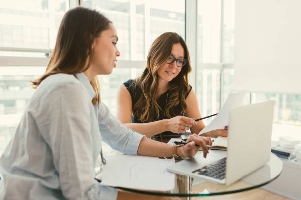 istock Businesswomen working in the office 670532376