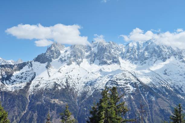 istock Surrounding mountains of the Mont Blanc 670537036