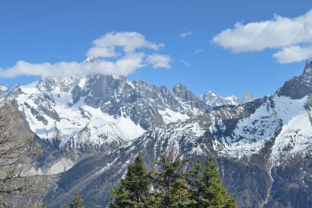 istock Surrounding mountains of the Mont Blanc 670537080