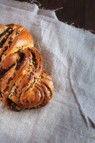 Whole bun with poppy seeds