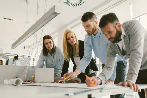 istock Business people in the office 670587794