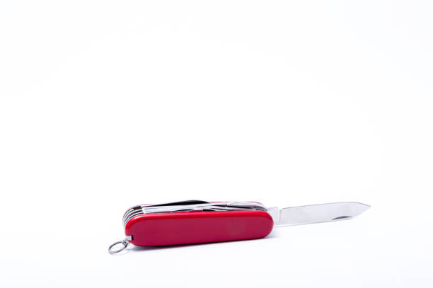赤ナイフマルチツール、白い背景に隔離 - penknife swiss culture work tool switzerland ストックフォトと画像
