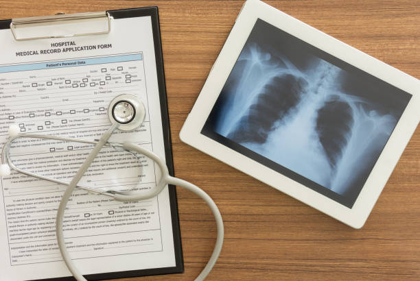 의료 개념 - digital tablet doctor note pad x ray image 뉴스 사진 이미지