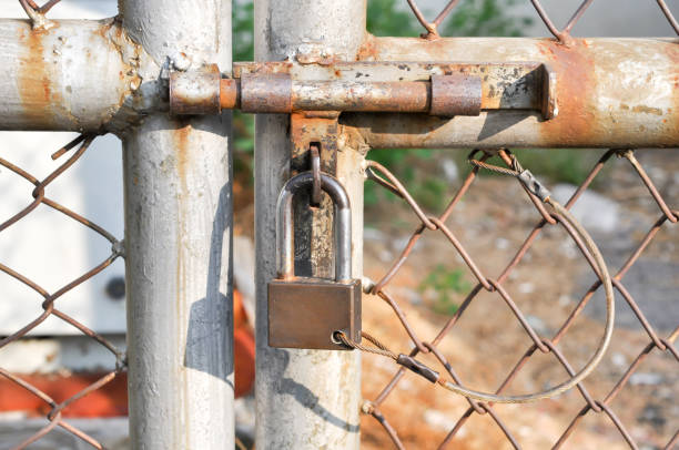 istock Closed lock with a chain on an old metal fence 670751284
