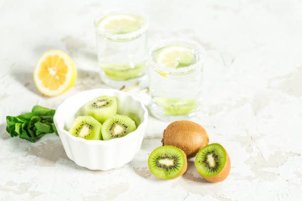 istock Sliced ​​kiwi for a drink with mint and lemon 670796014
