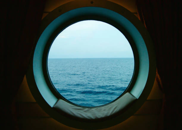 ojo de buey barco - porthole fotografías e imágenes de stock