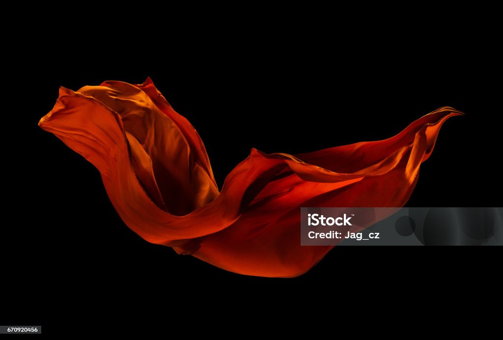 Tissu rouge élégant lisse sur le fond noir - Photo de En matière textile libre de droits